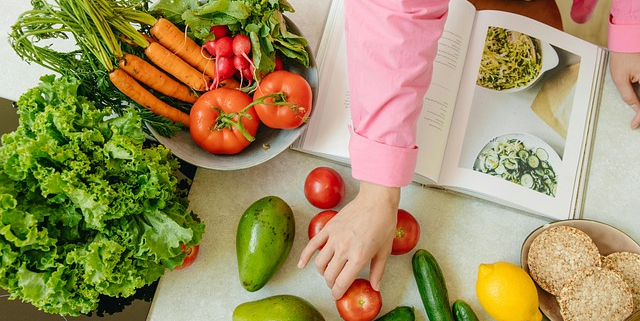 Colourful fresh vegetables on a kitchen counter representing anti-inflammatory foods